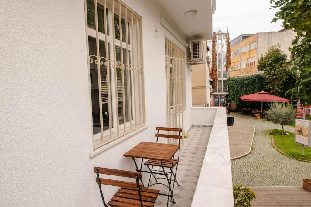 Waterfront Apartment By The Tram - Terrace With Dome & Golden Horn View In Fatih イスタンブール エクステリア 写真
