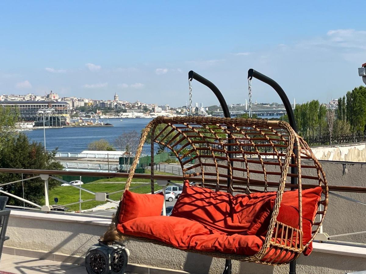 Waterfront Apartment By The Tram - Terrace With Dome & Golden Horn View In Fatih イスタンブール エクステリア 写真