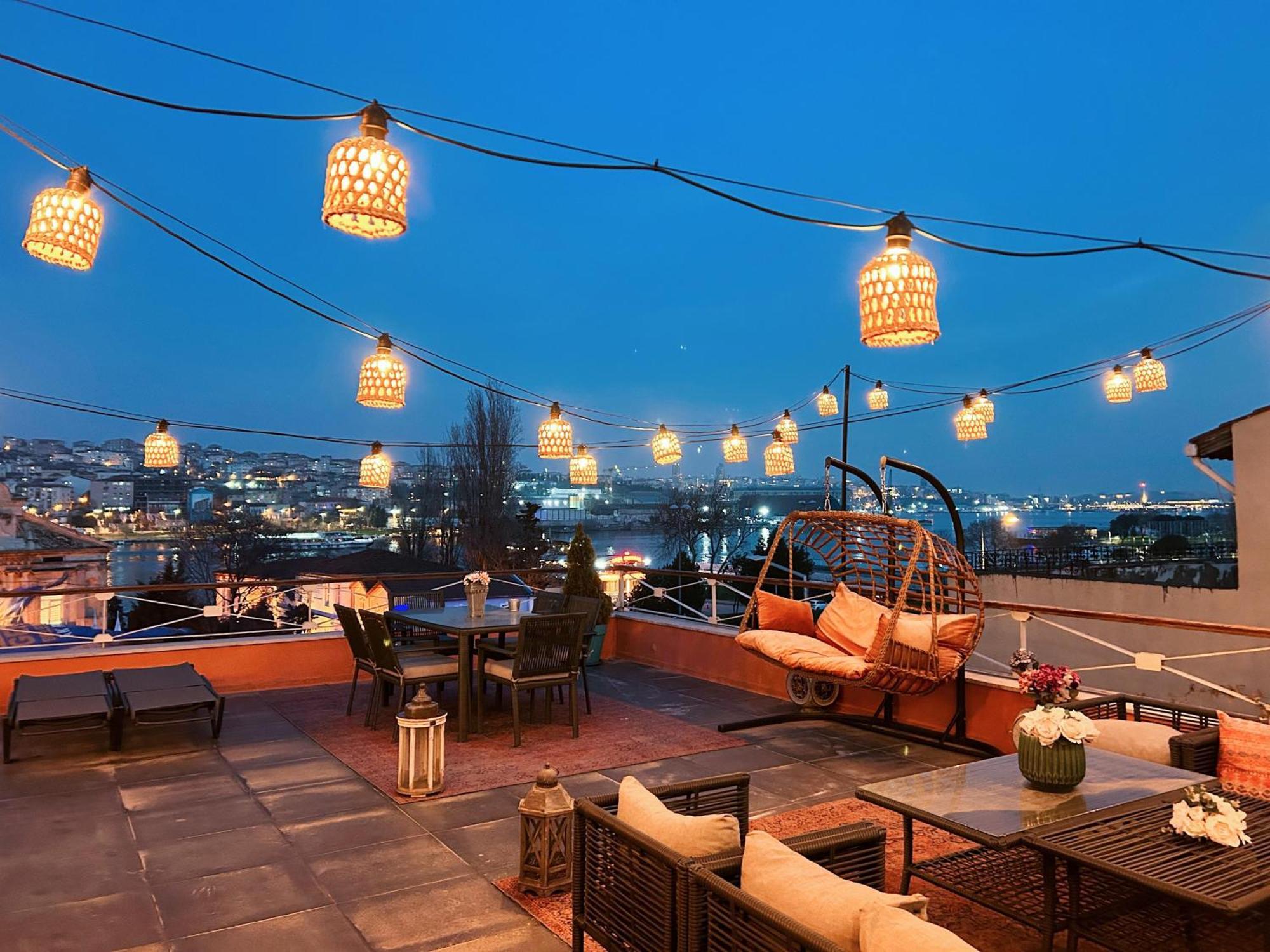 Waterfront Apartment By The Tram - Terrace With Dome & Golden Horn View In Fatih イスタンブール エクステリア 写真