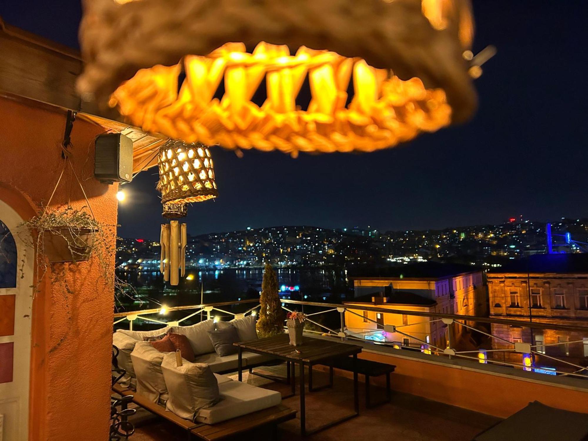 Waterfront Apartment By The Tram - Terrace With Dome & Golden Horn View In Fatih イスタンブール エクステリア 写真
