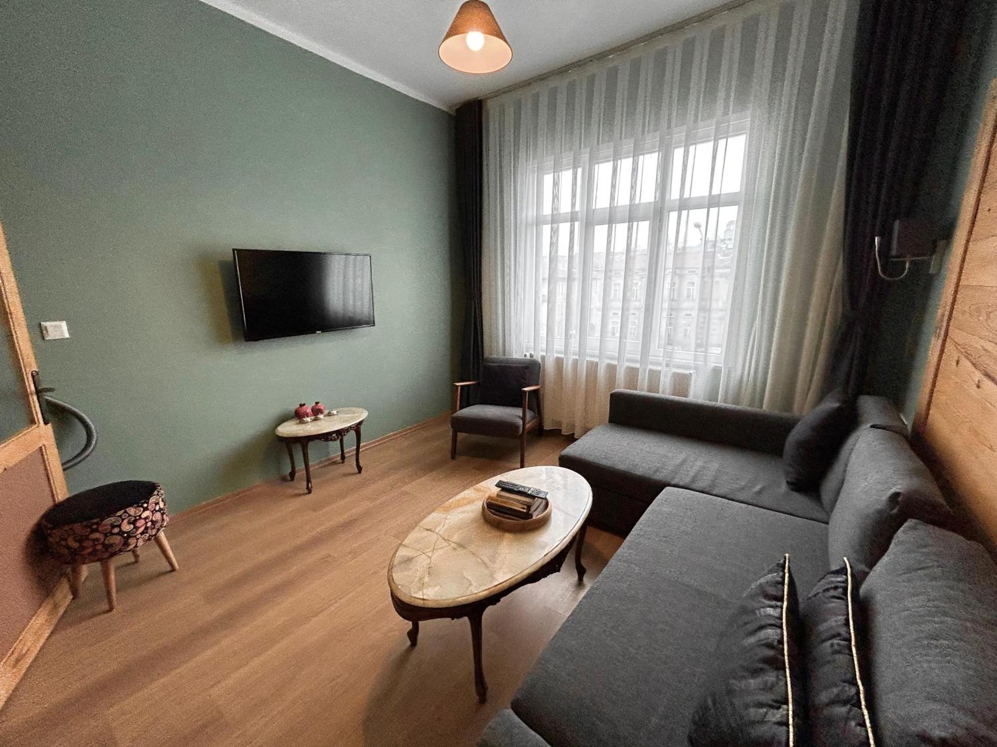 Waterfront Apartment By The Tram - Terrace With Dome & Golden Horn View In Fatih イスタンブール エクステリア 写真