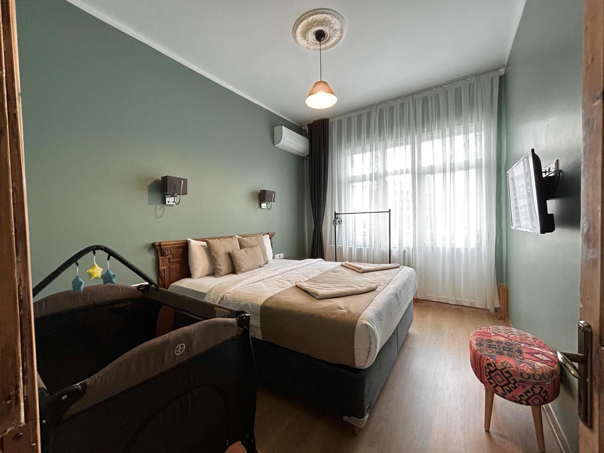 Waterfront Apartment By The Tram - Terrace With Dome & Golden Horn View In Fatih イスタンブール エクステリア 写真
