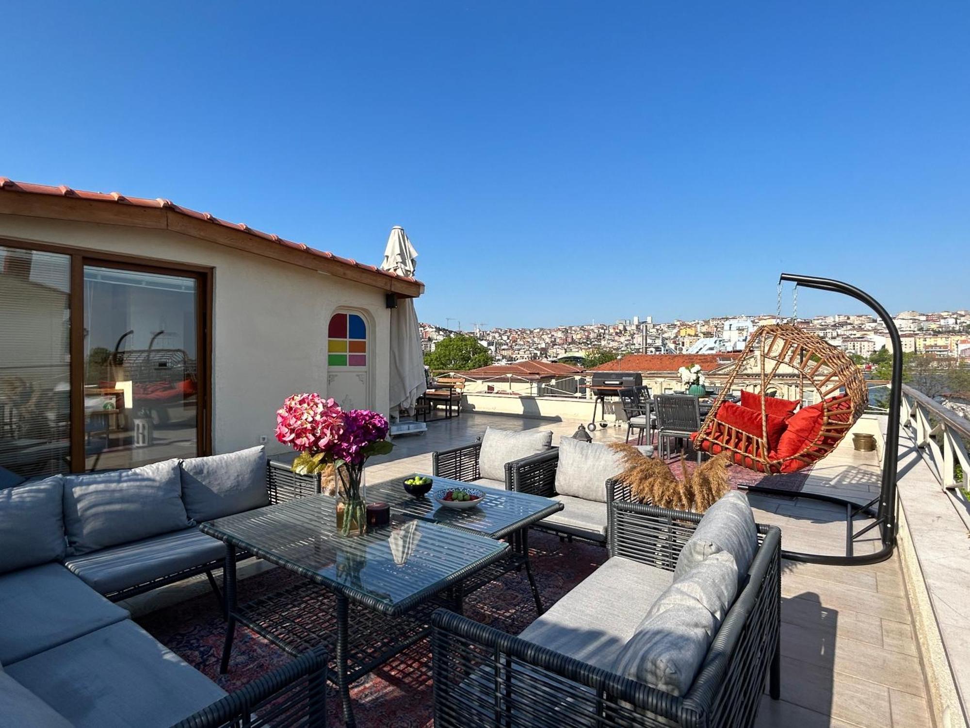 Waterfront Apartment By The Tram - Terrace With Dome & Golden Horn View In Fatih イスタンブール エクステリア 写真