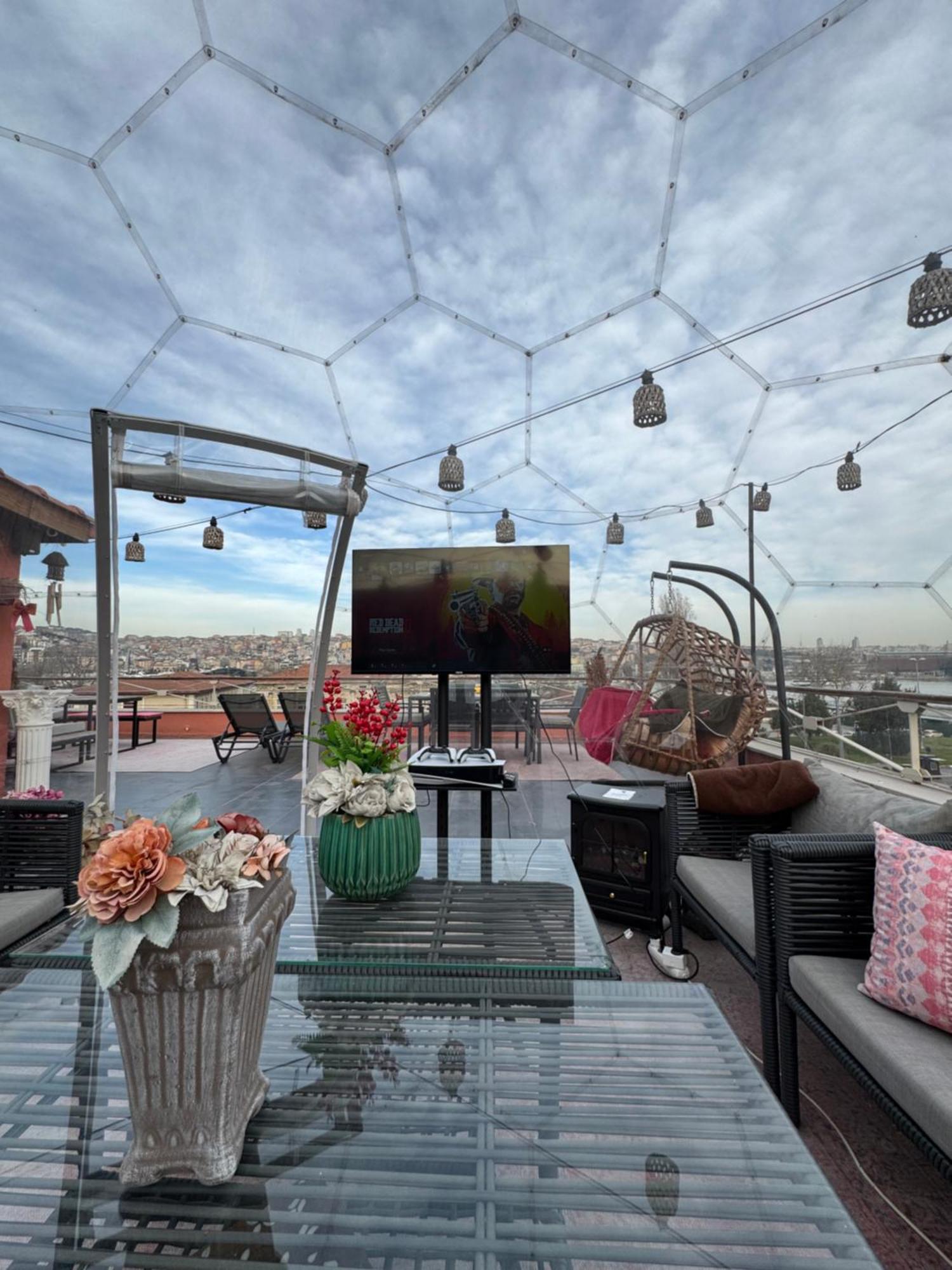 Waterfront Apartment By The Tram - Terrace With Dome & Golden Horn View In Fatih イスタンブール エクステリア 写真